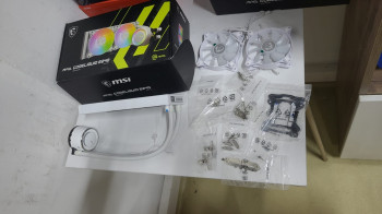 MSI MAG CORELIQUID E240 WHITE SIVI SOĞUTMA(OUTLET)